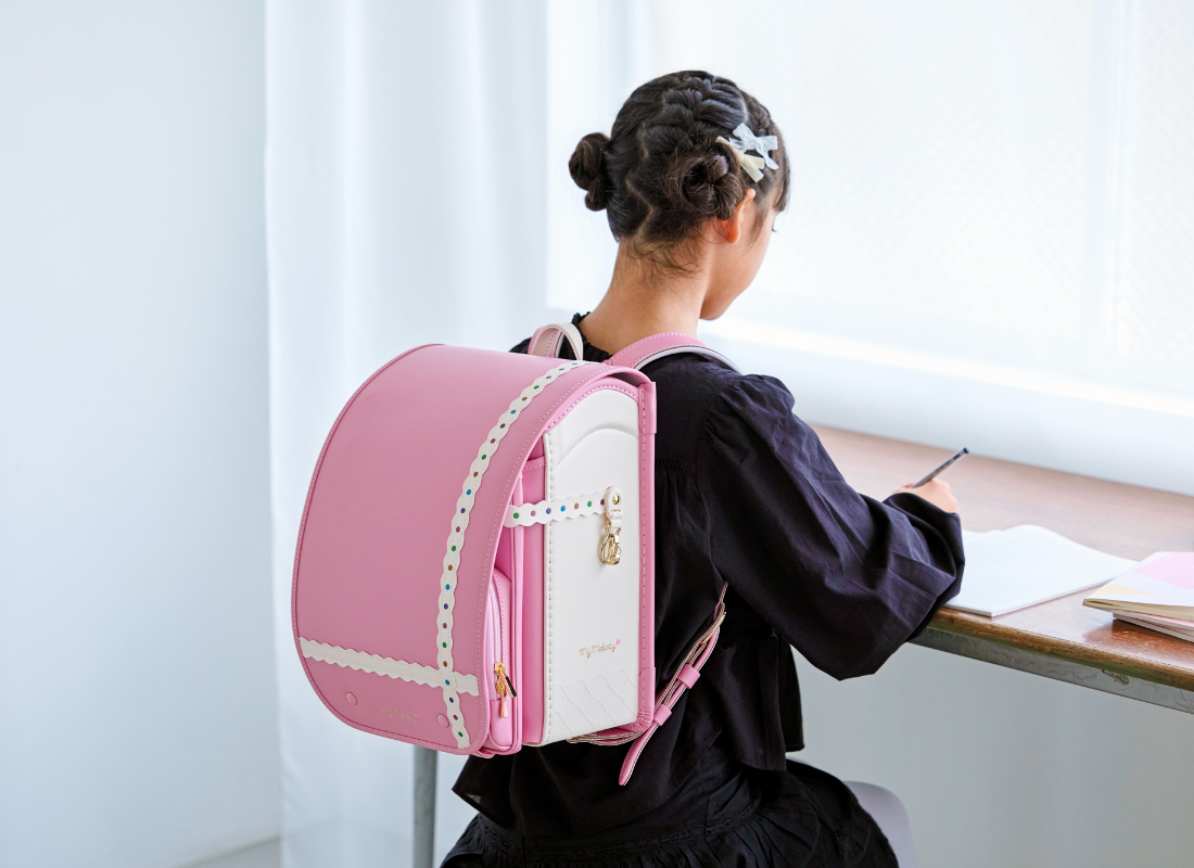 コントラストが効いた2色のカラーリングで洗練された印象に。