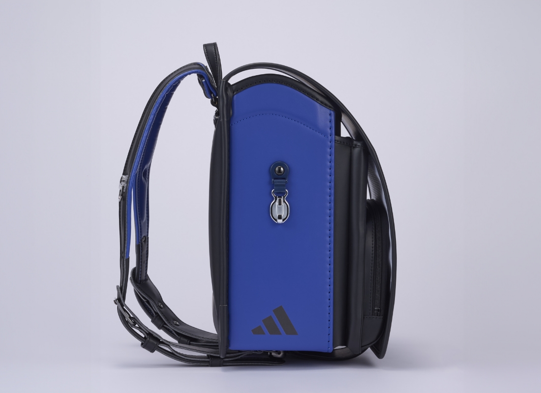 マットなブラック×鮮やかカラーで
スタイルのアクセントに。